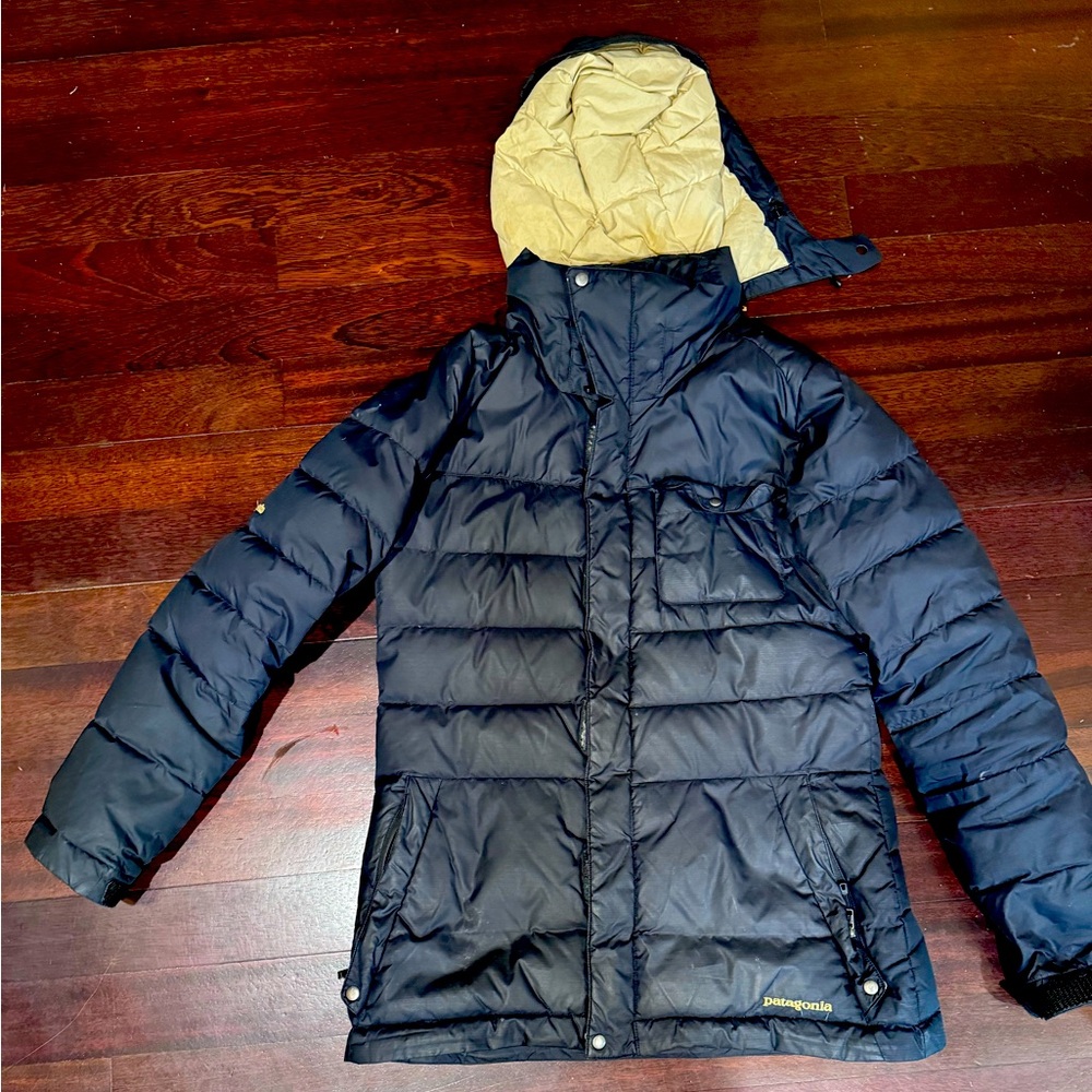 Medium womens patagonia black jacket. 80% goosedown